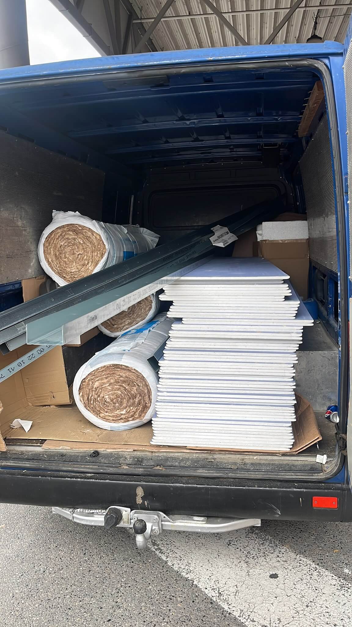 Beladener Transporter nach Entrümpelung Wien