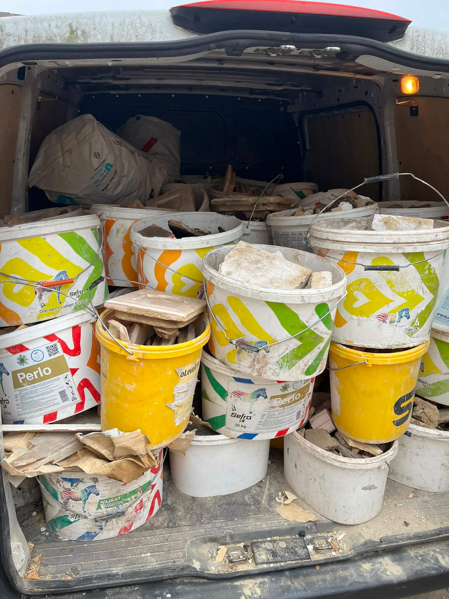 Bauschutt verladen zur Entsorgung Wien
